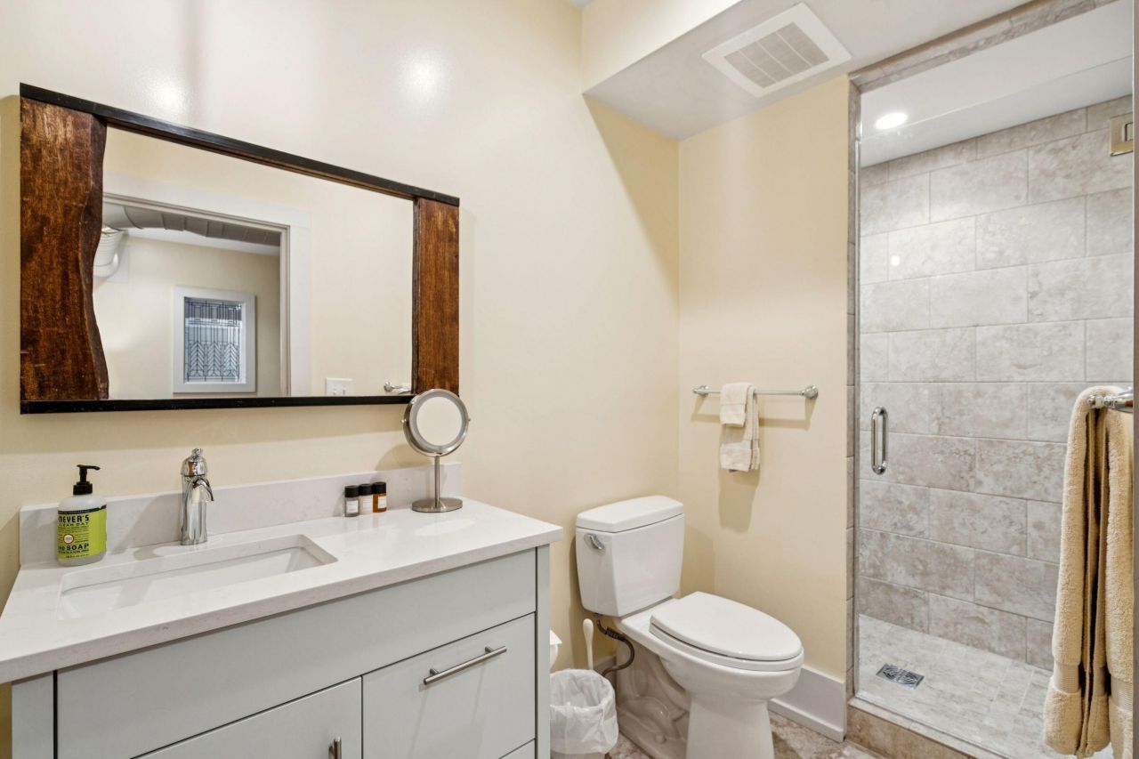 241 E Bay Street Photo 42