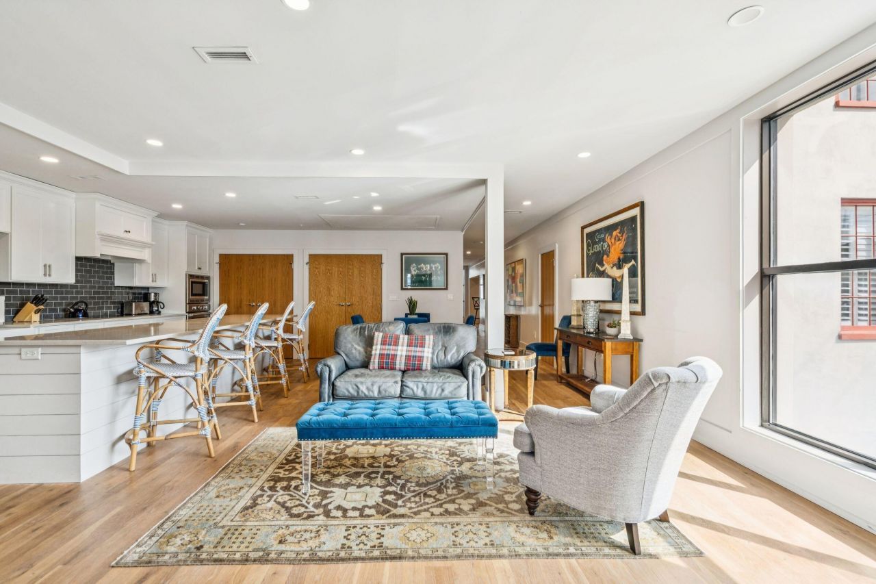 241 E Bay Street Photo 50