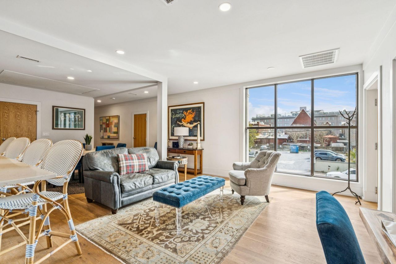 241 E Bay Street Photo 51