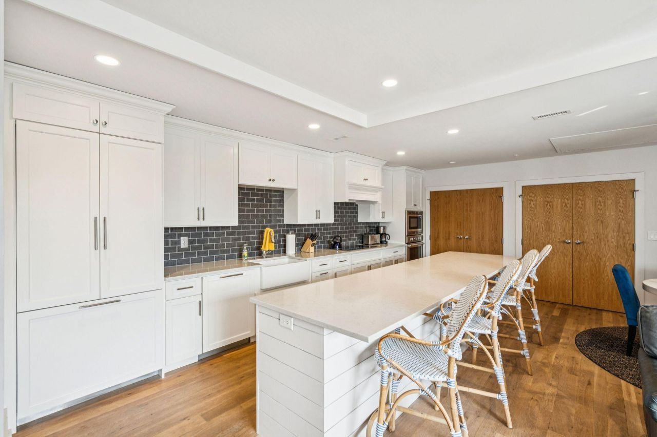 241 E Bay Street Photo 53