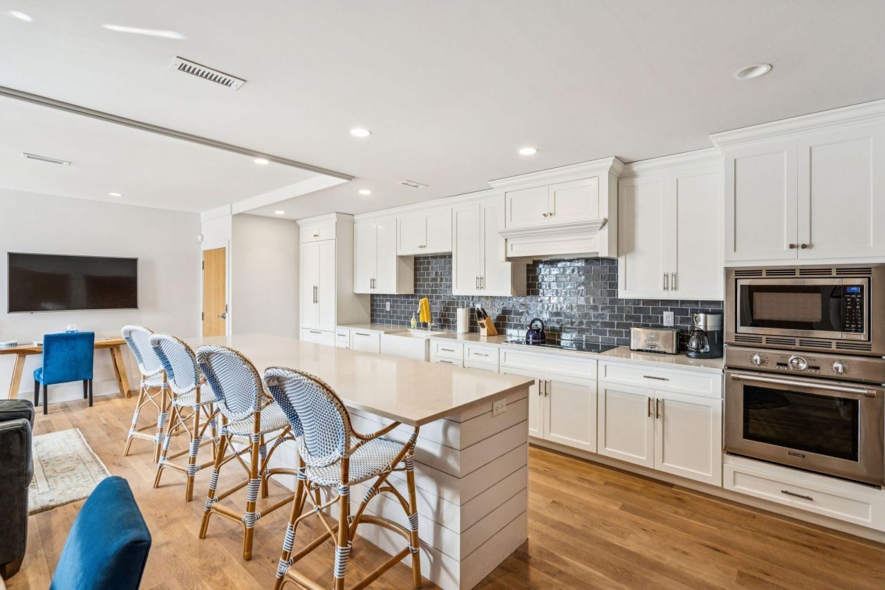 241 E Bay Street Photo 54