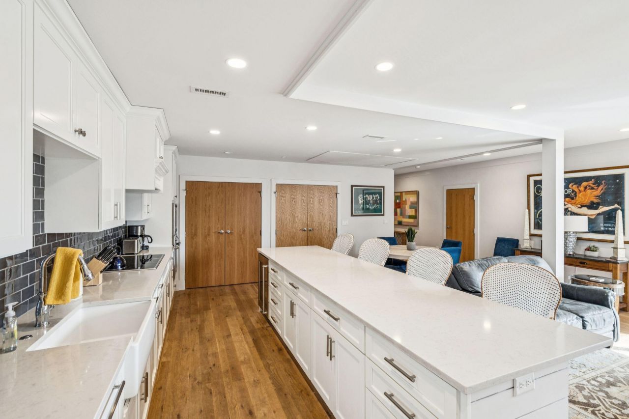 241 E Bay Street Photo 55