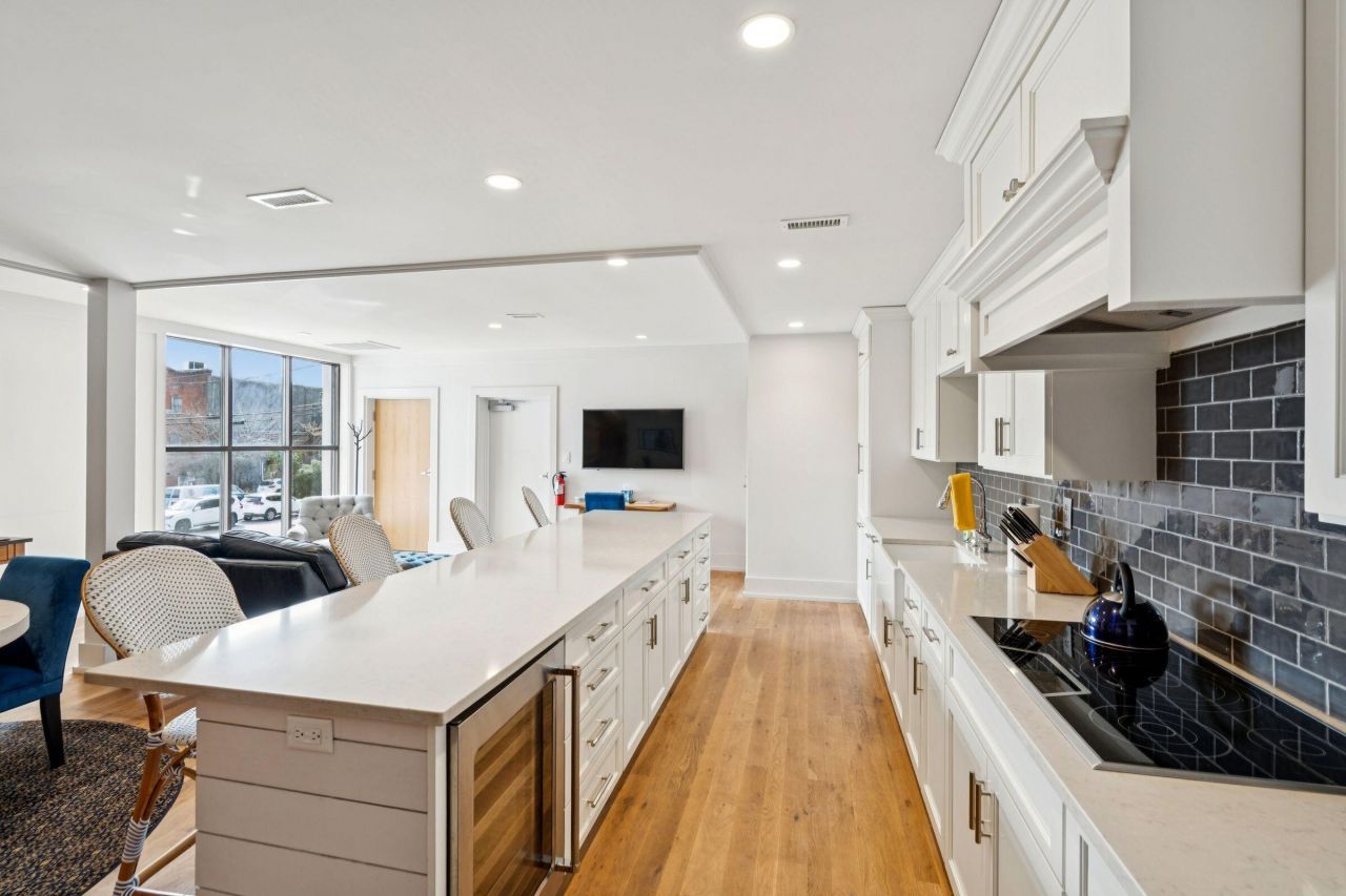 241 E Bay Street Photo 56