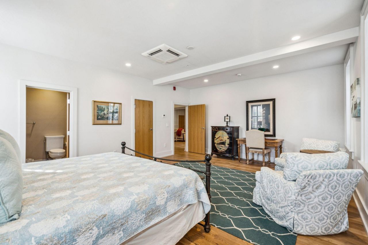 241 E Bay Street Photo 59