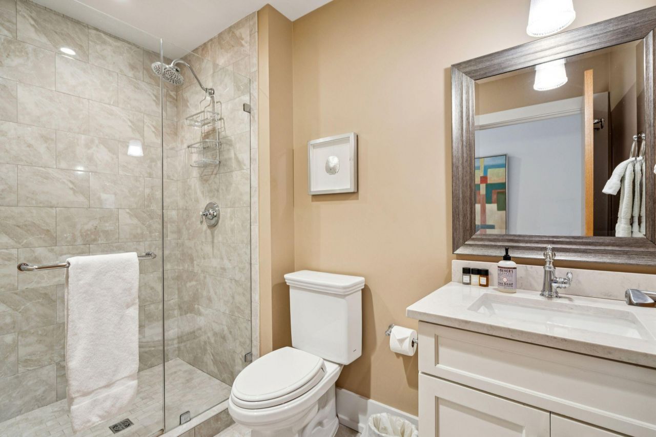 241 E Bay Street Photo 65