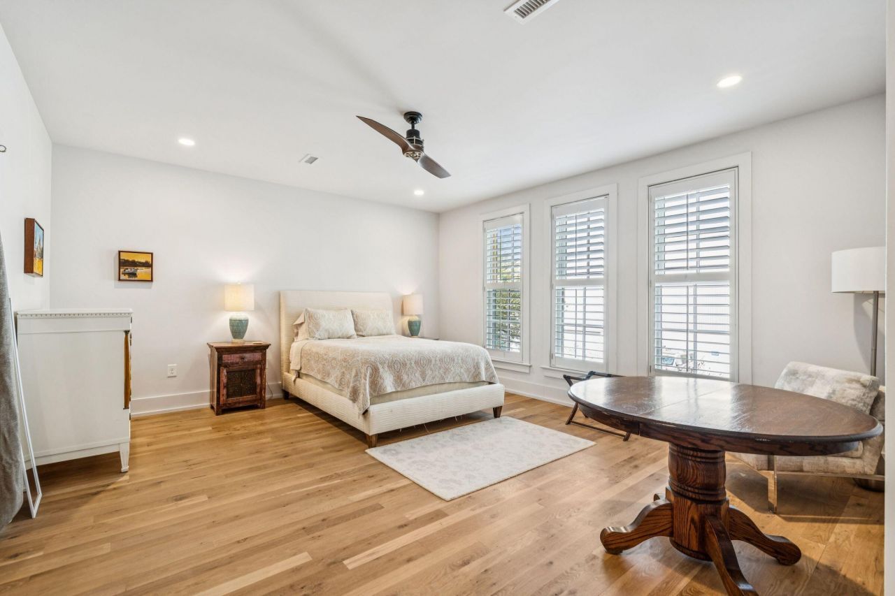 241 E Bay Street Photo 71