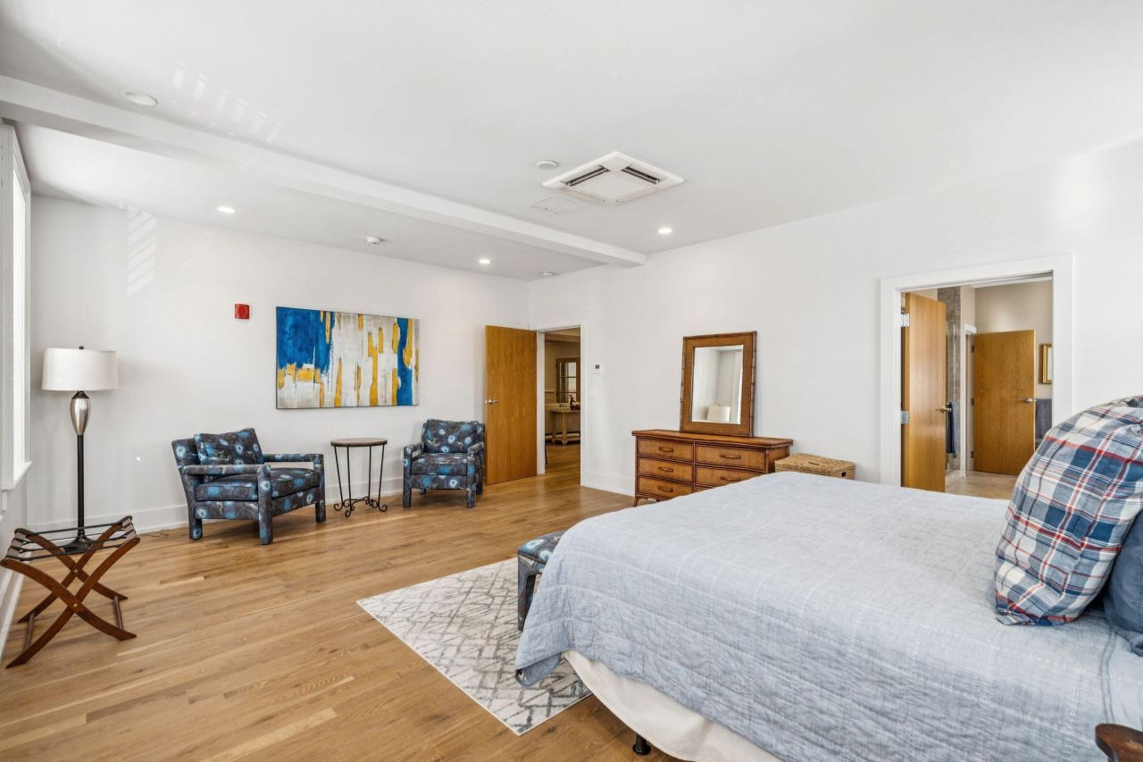 241 E Bay Street Photo 74