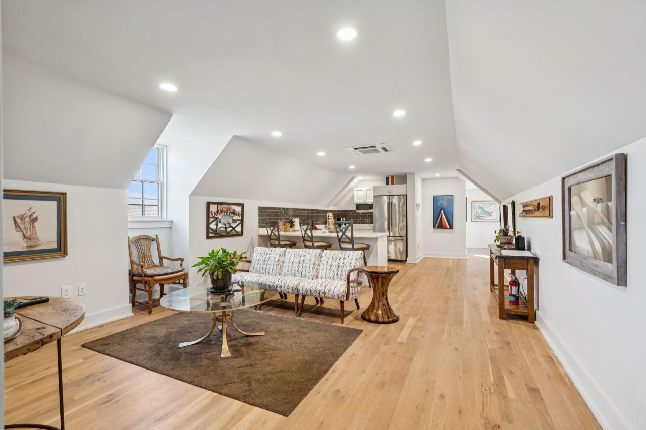 241 E Bay Street Photo 81