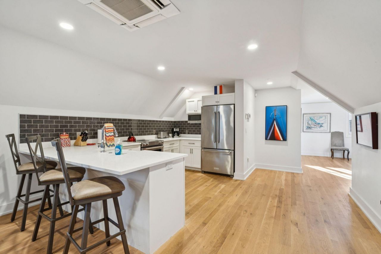 241 E Bay Street Photo 84