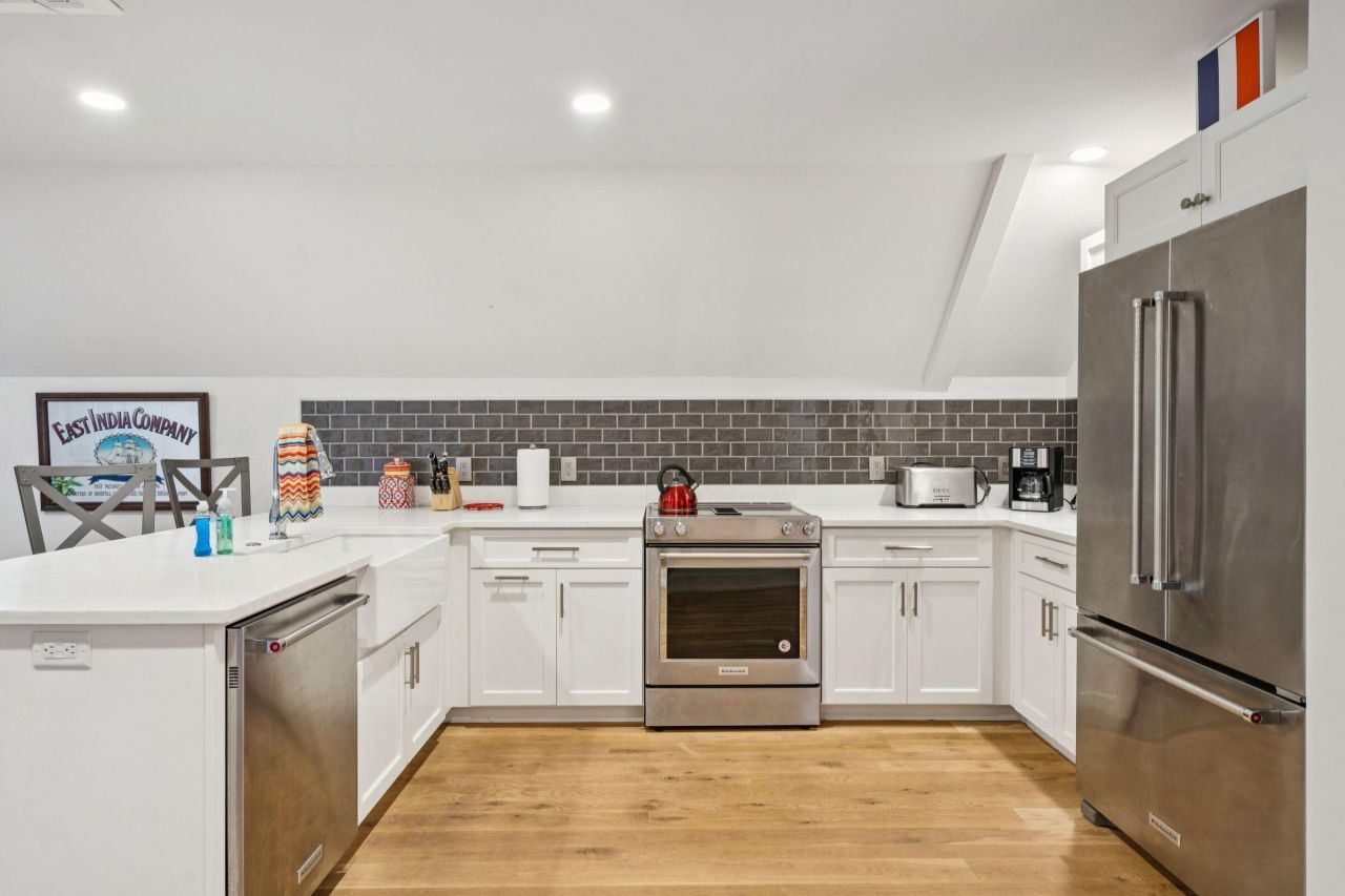 241 E Bay Street Photo 85