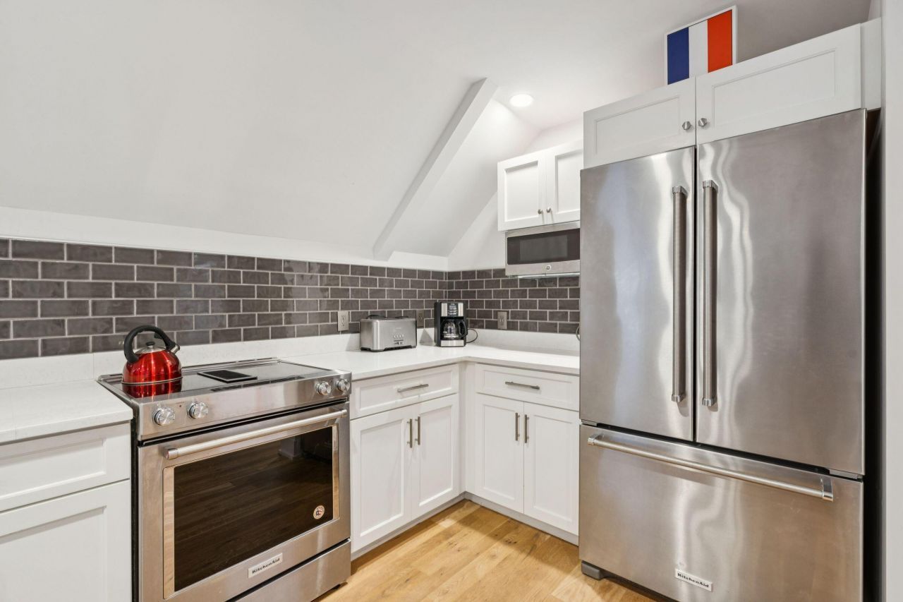 241 E Bay Street Photo 87