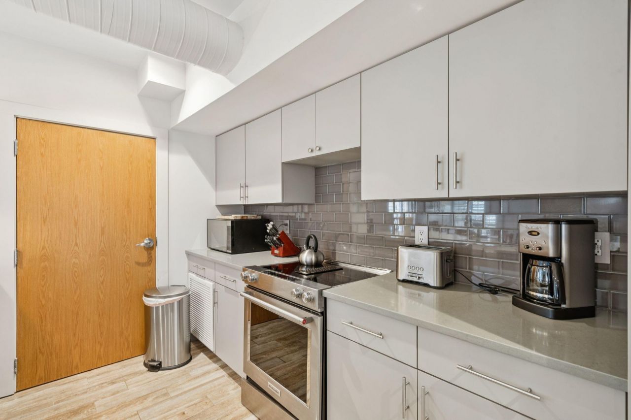 241 E Bay Street Photo 9