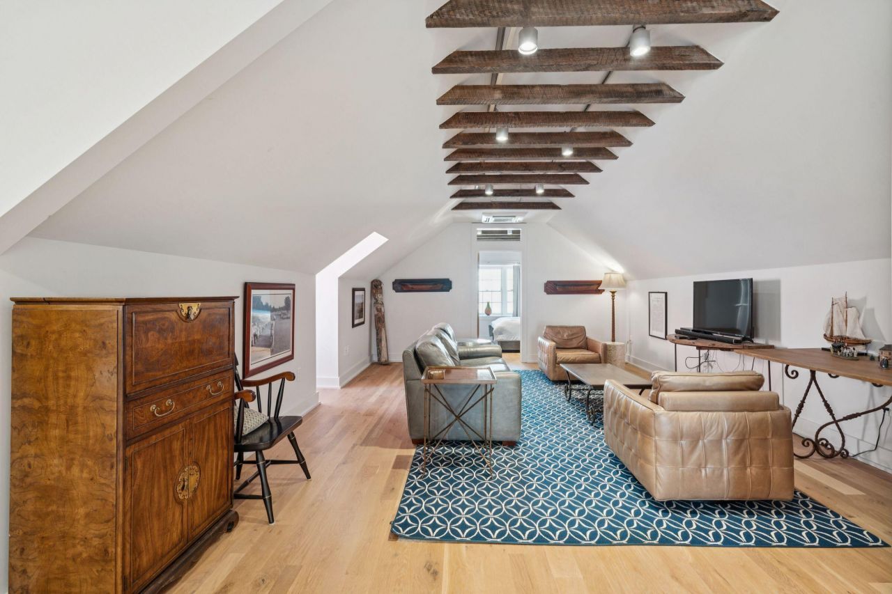 241 E Bay Street Photo 93