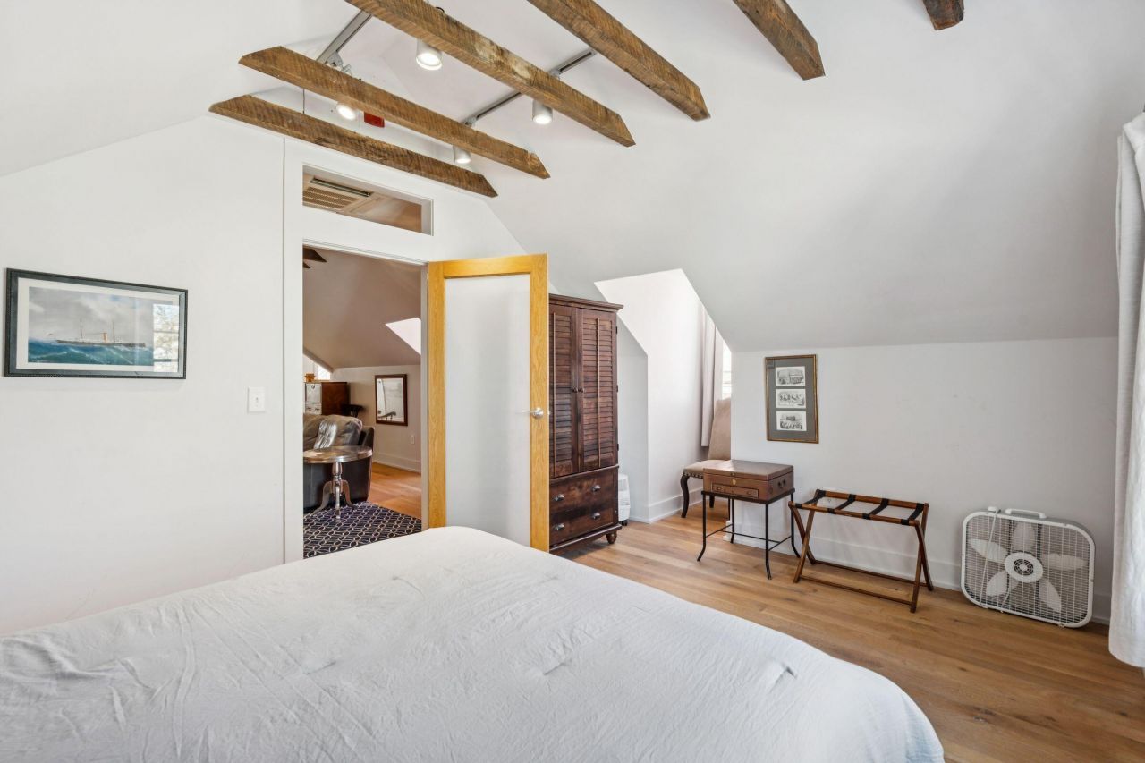 241 E Bay Street Photo 97