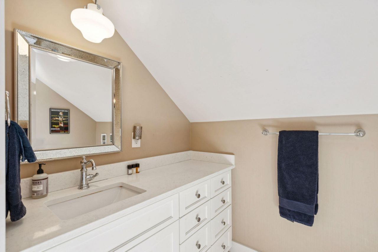 241 E Bay Street Photo 99