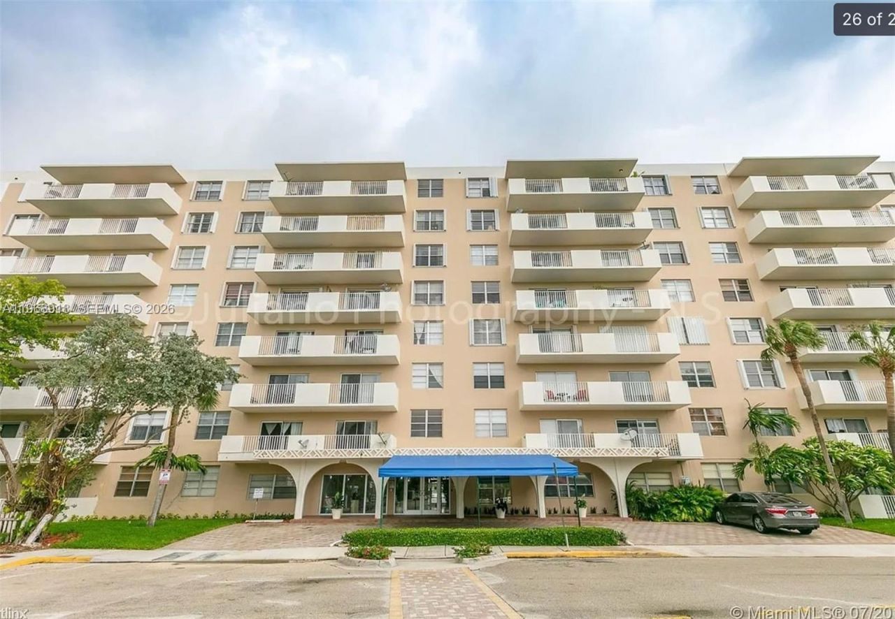 1455 N Treasure Dr, Unit PH A, North Bay Village, FL 33141 Photo