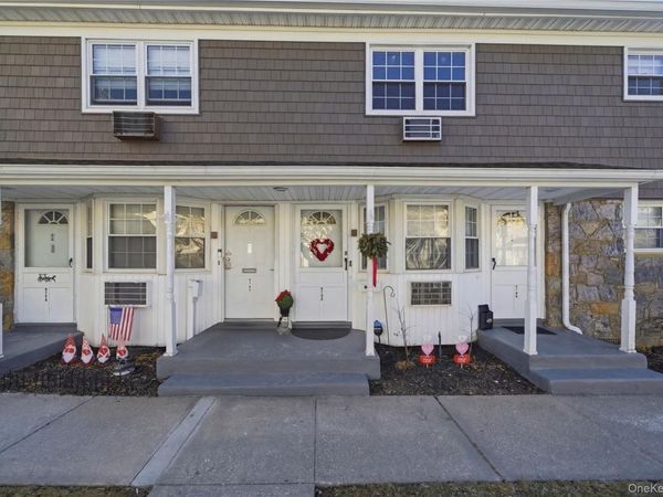 4743 Wilshire Lane, Unit 4743, Oakdale, NY 11769