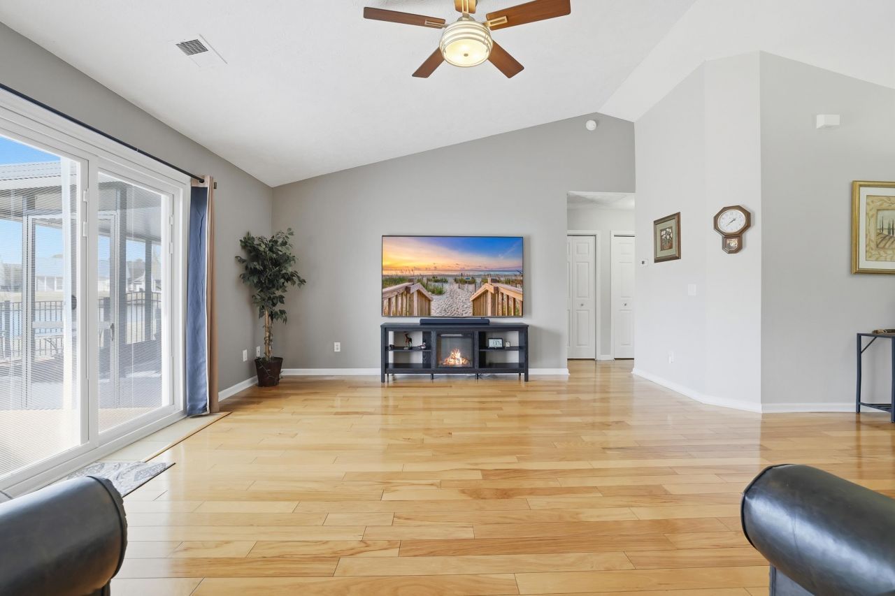 815 Sultana Dr. Photo 10