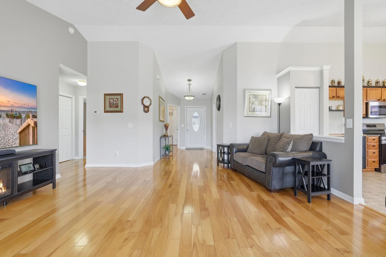 815 Sultana Dr. Photo 11