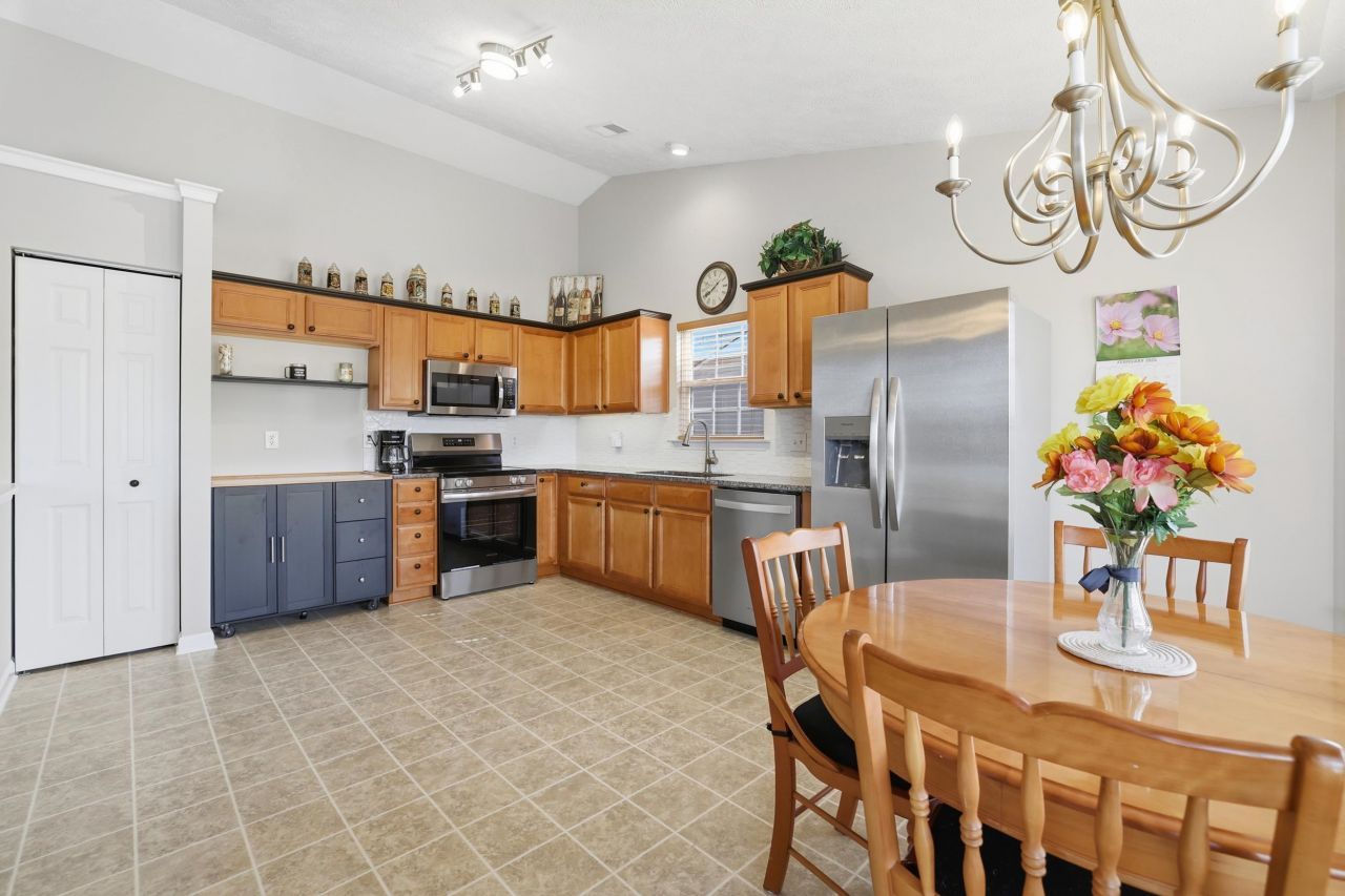 815 Sultana Dr. Photo 15