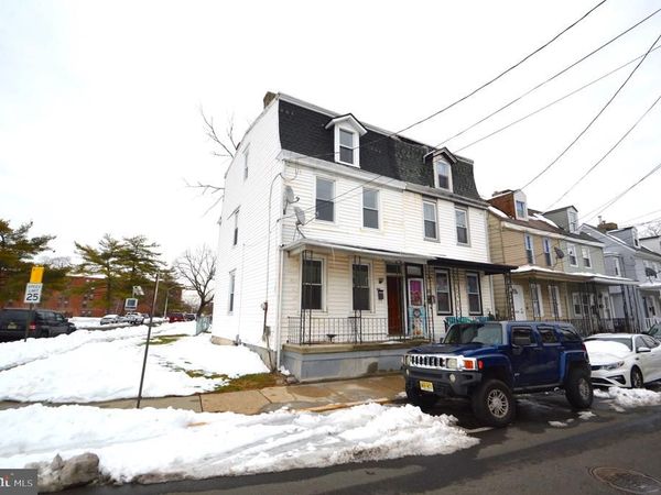 201 YORK STREET, BURLINGTON, NJ 08016