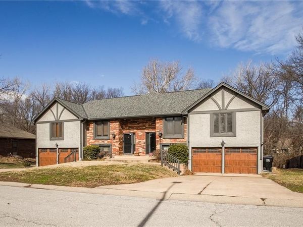 2829 Trenchard Drive, Independence, MO 64057