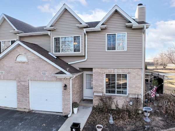 820 N 1st Street, Unit 820, Elburn, IL 60119