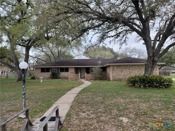 1006 Blyth Road , Victoria, TX 77904