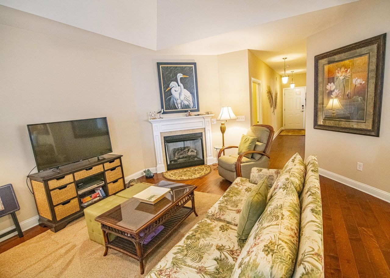 436 Arlington Circle Photo 4