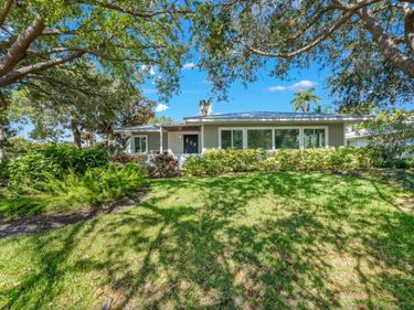 140 S BLVD OF THE PRESIDENTS, SARASOTA, FL 34236