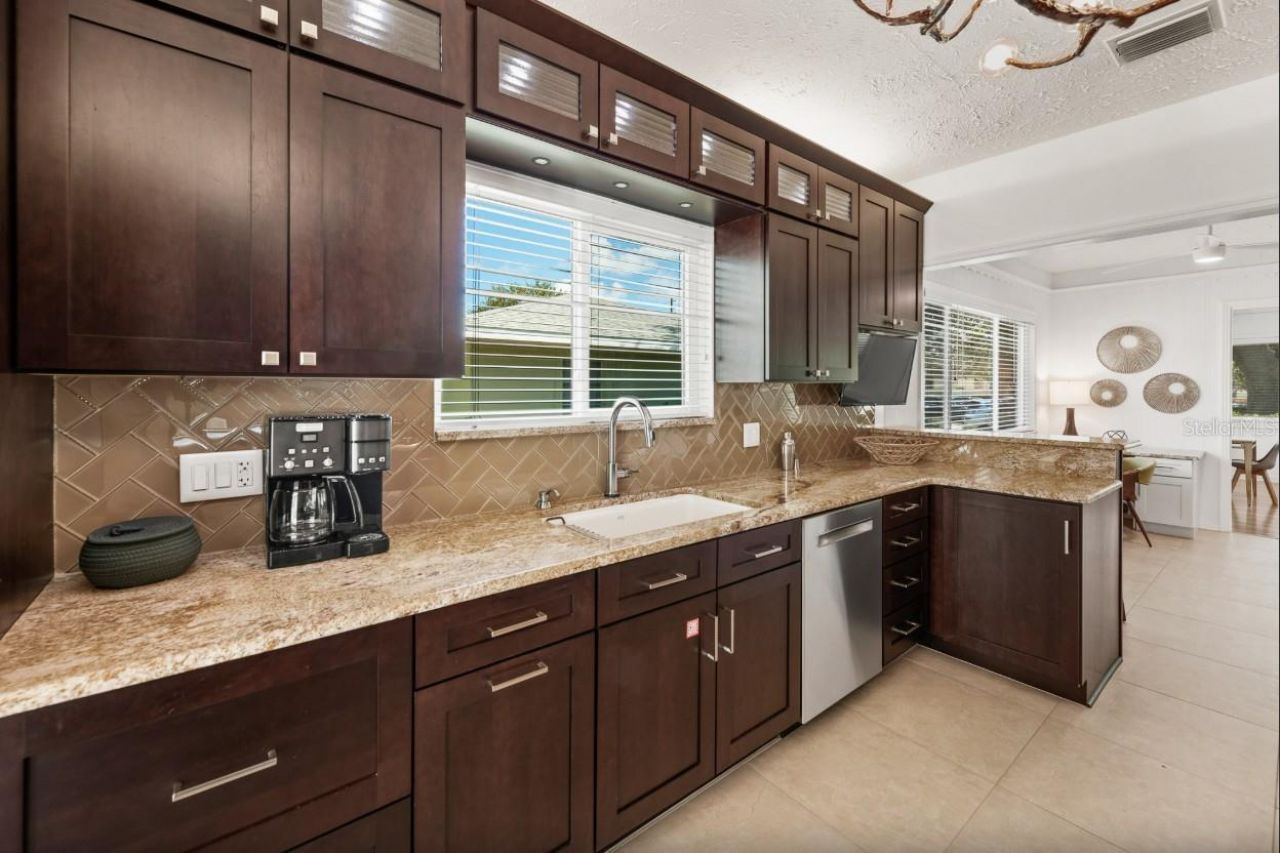 140 S Blvd Of The Presidents, Sarasota, FL 34236 Photo