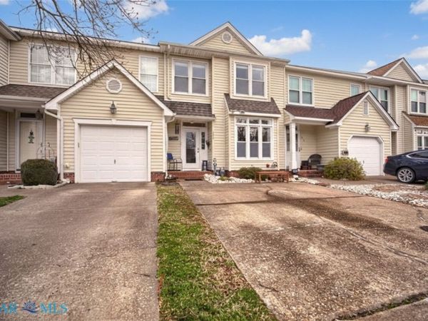 156 River Walk Court , Hampton, VA 23601