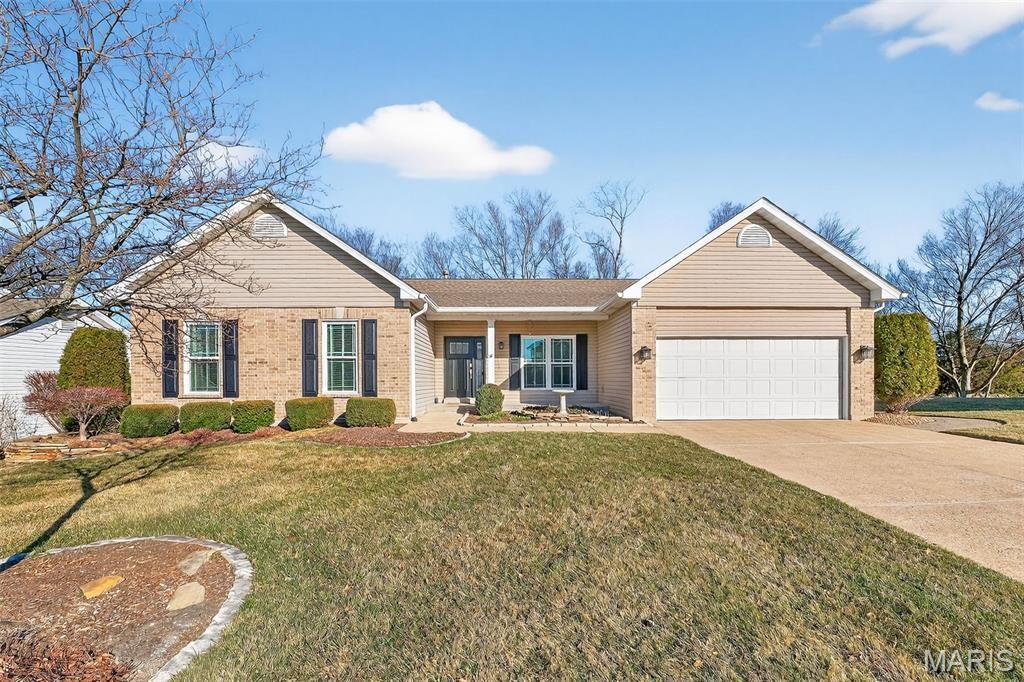 15 Canter Court, Saint Peters, MO 63376 Main Photo