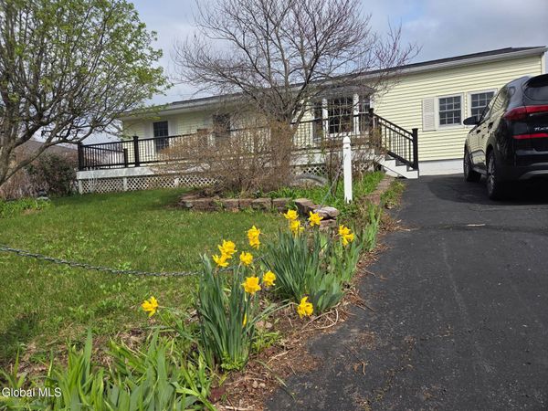 31 Amelia Drive, Niskayuna, NY 12309