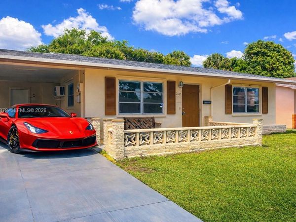 2605 NW 55th St, Tamarac, FL 33309