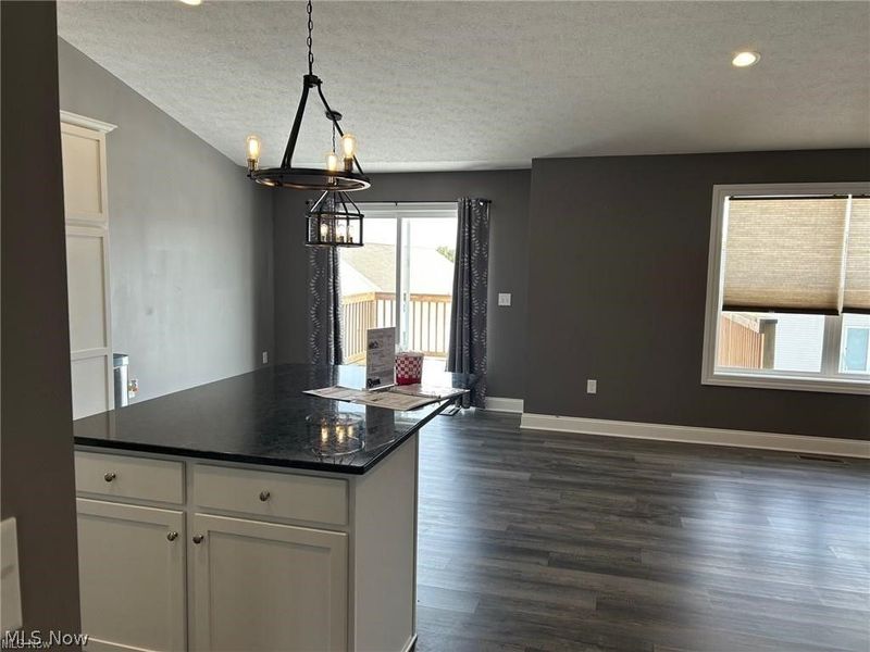 937 Crockett Circle, Canal Fulton, OH 44614 Photo 2