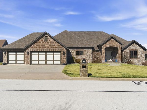 907 W Lorenza Drive, Nixa, MO 65714
