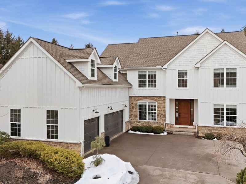 3085 Mccammon Chase Drive, Lewis Center, OH 43035 Photo 1