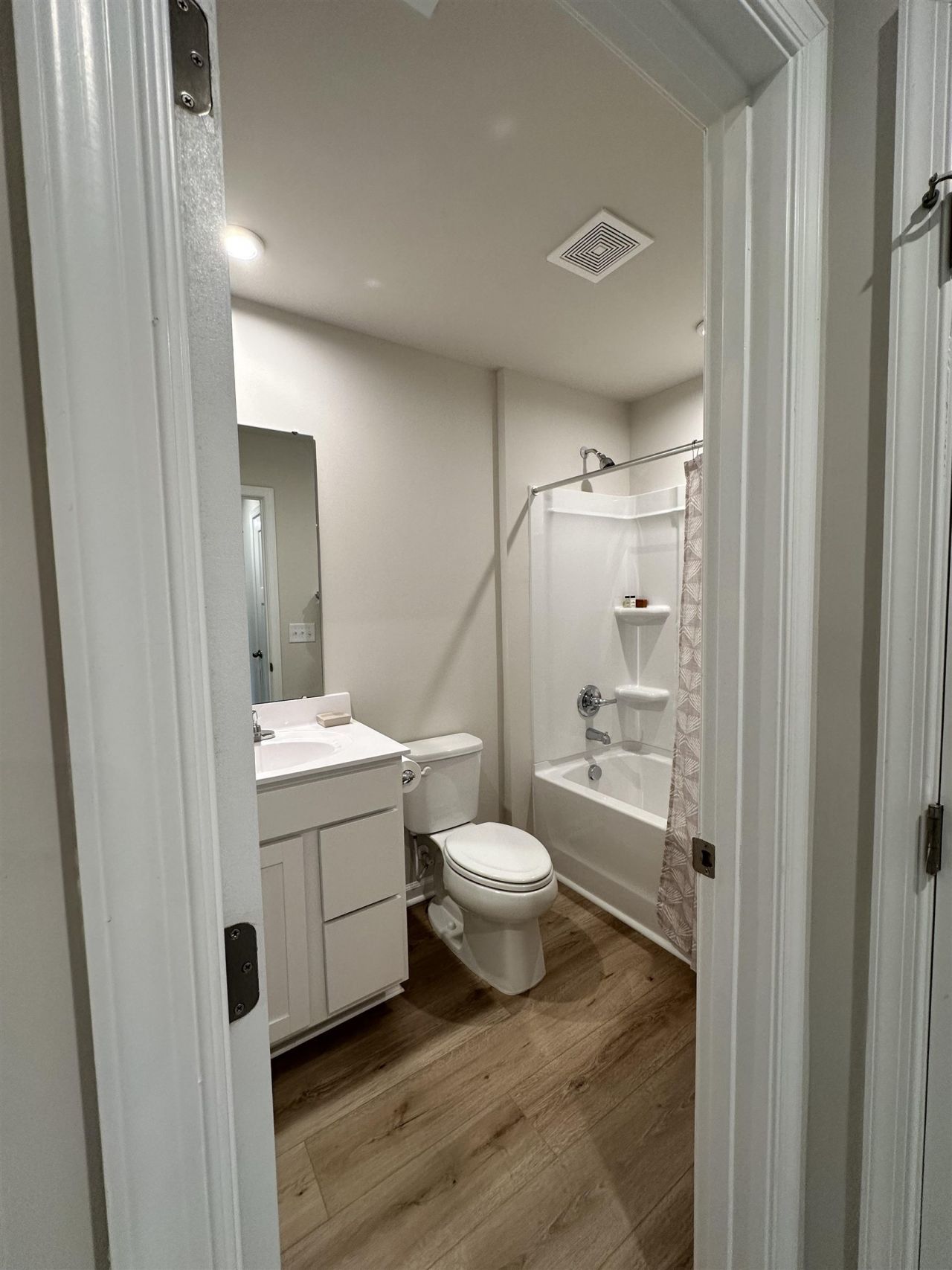 157 Villa Grande St. Photo 23