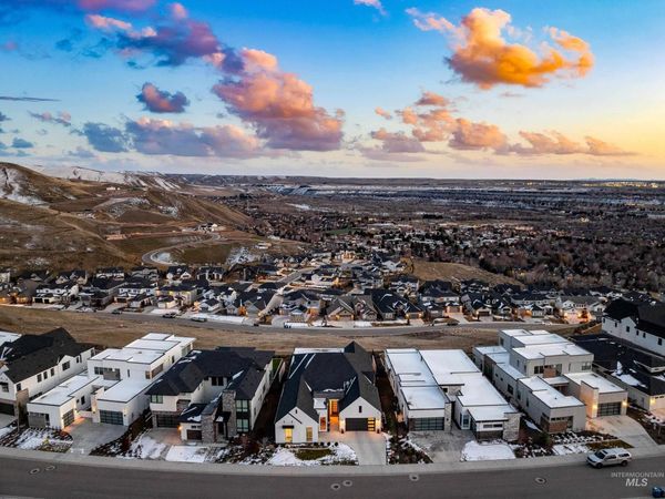 5883 E Marmount Ct, Boise, ID 83716