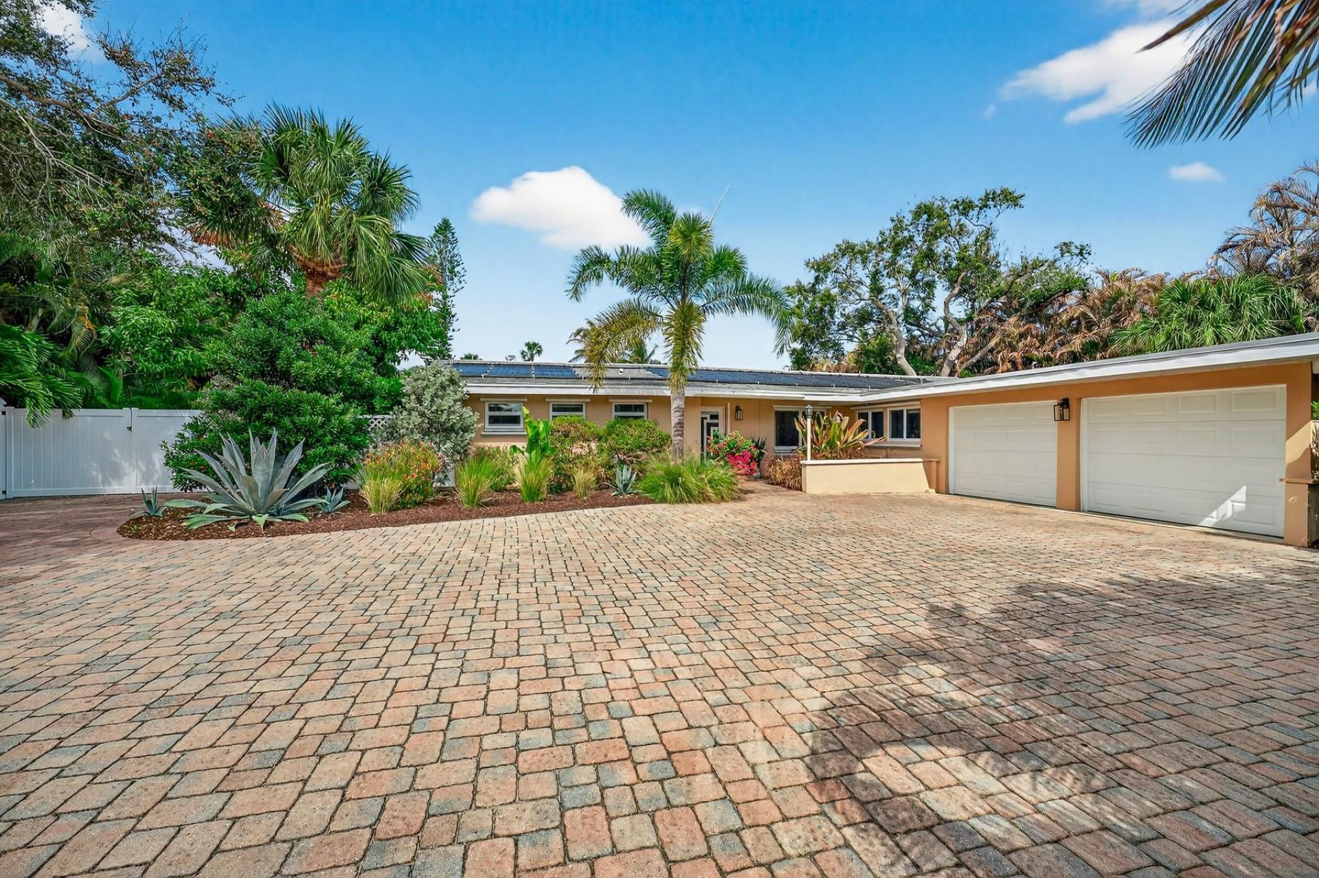 547 E Causeway Boulevard, Vero Beach, FL 32963 Photo