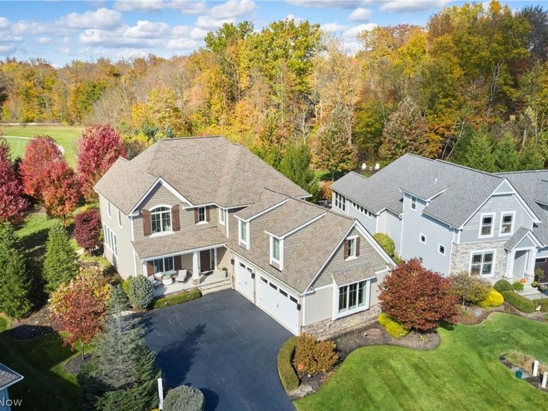 17552 Gates Landing Drive, Chagrin Falls, OH 44023 Photo 2