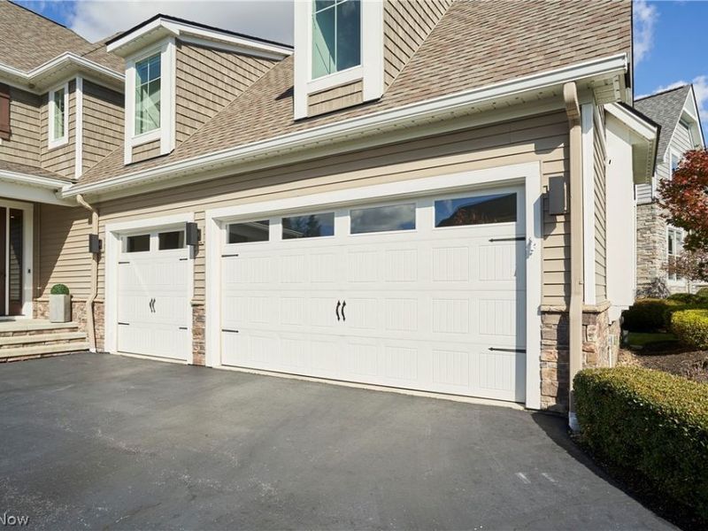 17552 Gates Landing Drive, Chagrin Falls, OH 44023 Photo 3