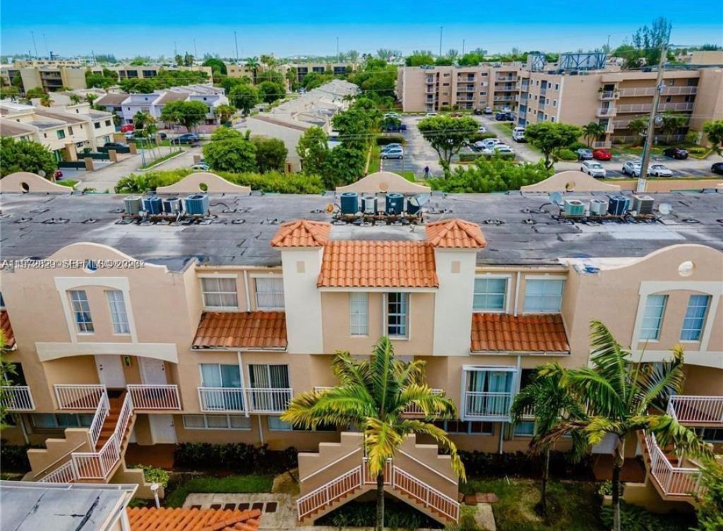 665 NW 85th Pl, Unit 10-202, Miami, FL 33126 Photo