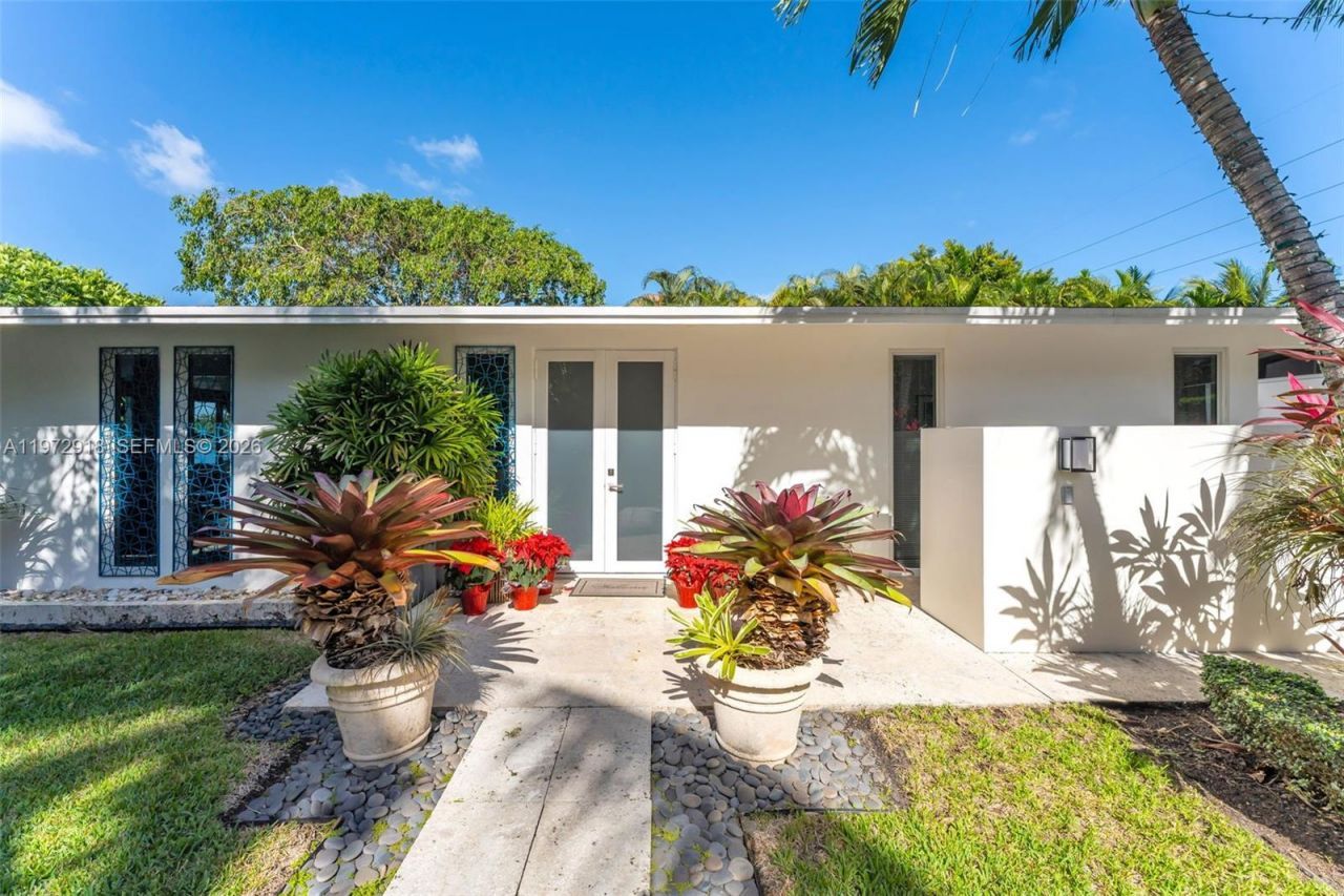 12950 SW 67th Ave, Pinecrest, FL 33156 Photo