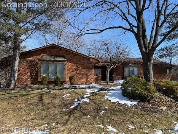 6323 Drakeshire Lane, West Bloomfield Twp, MI 48322
