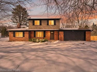 3351 Harvey Lake Road, Highland Twp, MI 48356