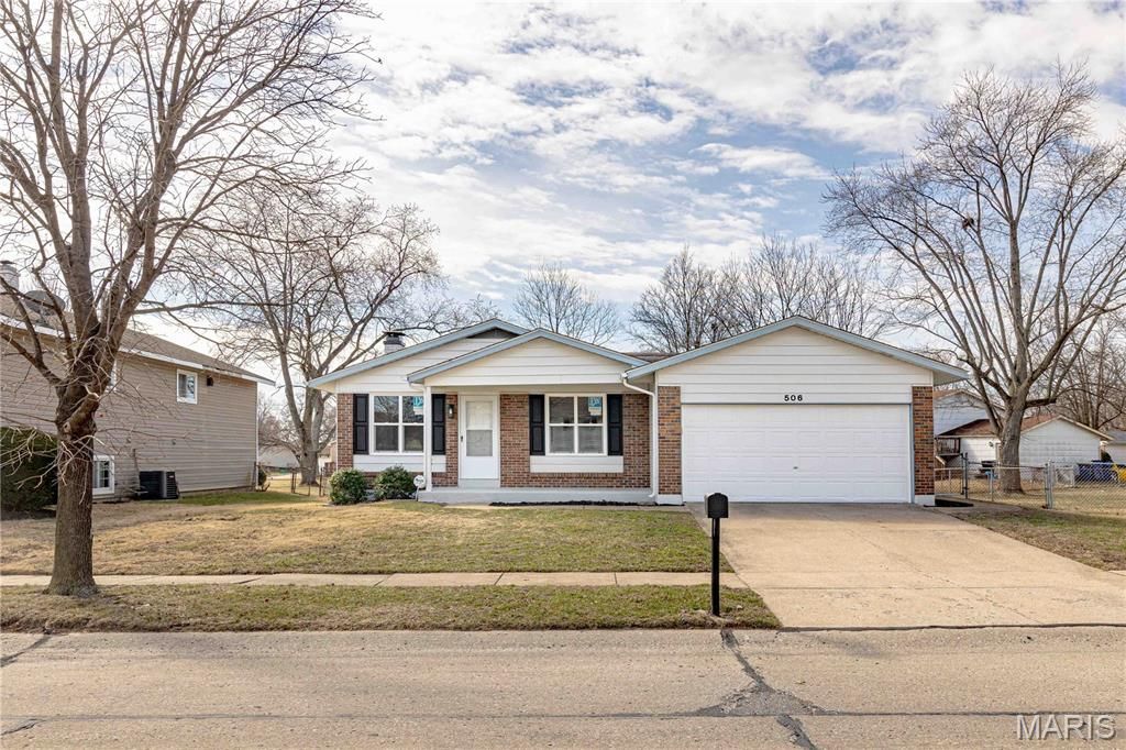 506 Fox Plains Drive, Florissant, MO 63034 Main Photo