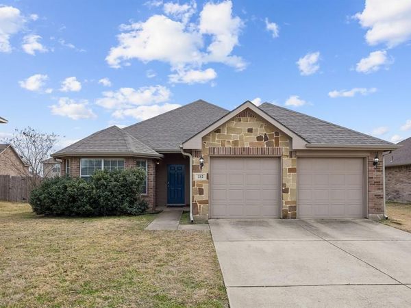 212 Silver Spur Drive, Waxahachie, TX 75165