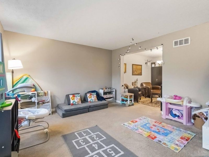 125 Paddle Wheel Drive, New Richmond, OH 45157 Photo 6